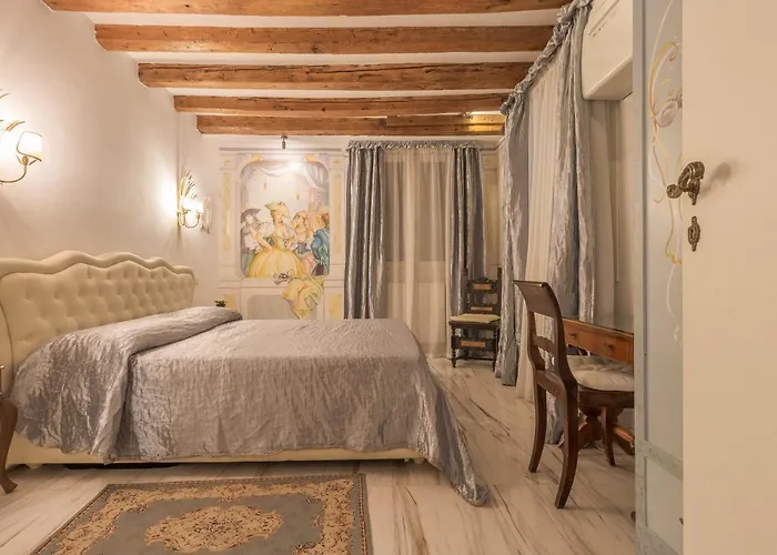 Noble House With @Original Venetian Murales
